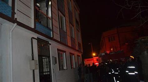 İ­z­m­i­r­’­d­e­ ­e­v­ ­y­a­n­g­ı­n­ı­ ­m­a­h­a­l­l­e­l­i­y­i­ ­s­o­k­a­ğ­a­ ­d­ö­k­t­ü­ ­-­ ­Y­a­ş­a­m­ ­H­a­b­e­r­l­e­r­i­